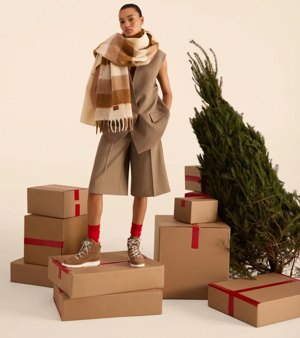 womens-zeroslashgrand-waterpro-QjKcGfOO-1.webp New Cole Haan Women's ZERØGRAND Waterproof Elissa Hiker Boots GoldenToffee-Ivory